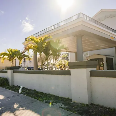La Quinta Inn By Wyndham Tampa Near Busch Gardens-2